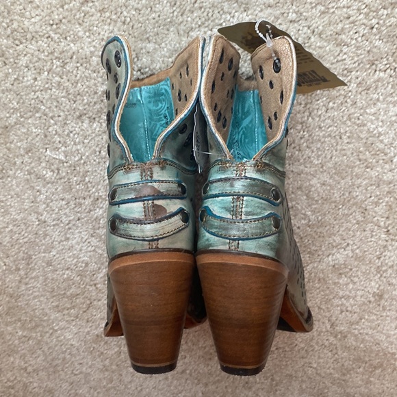 CORRAL Turquoise Round Toe Boots - Picture 3 of 7